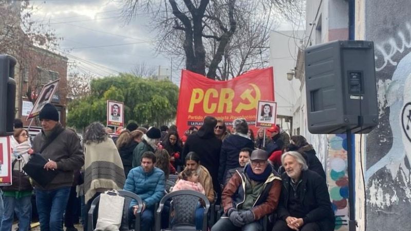 La Plata recordó a cuatro militantes asesinados en 1975 con una nueva Baldosa Blanca de la Memoria