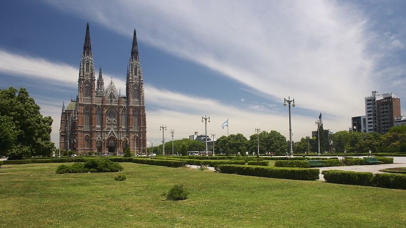 Alak anunció la renovación y ampliación de Plaza Moreno para 2027