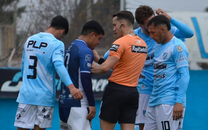 Villa San Carlos volvió a empatar y continúa comprometido con el descenso