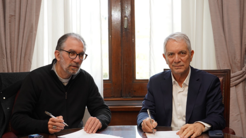 Alak y el arzobispo Carrara firmaron un convenio para fortalecer la asistencia a personas en situación de calle