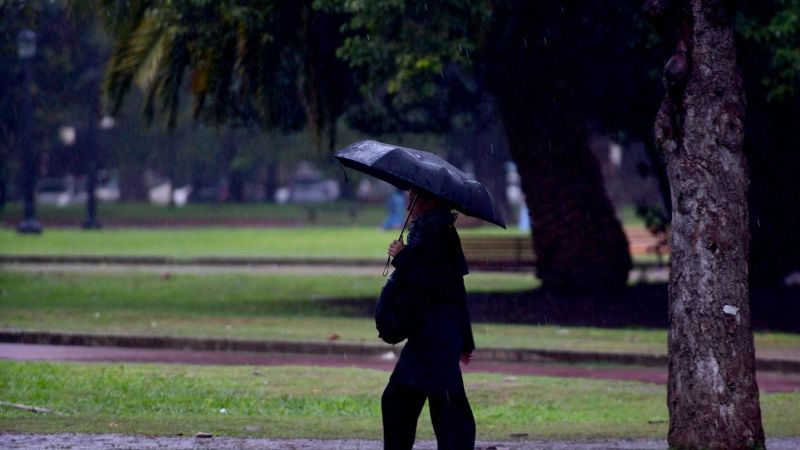 La lluvia dejó acumulados de hasta 19 milímetros en La Plata y continúa el alerta naranja