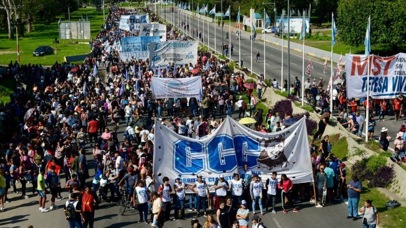 Corte en la bajada de la Autopista La Plata-Buenos Aires por protesta de la CGT