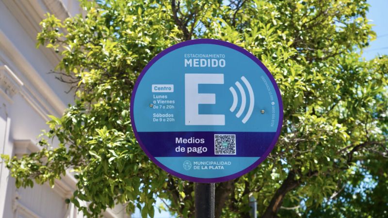Denuncian un error en los carteles del estacionamiento medido en la zona de Tribunales