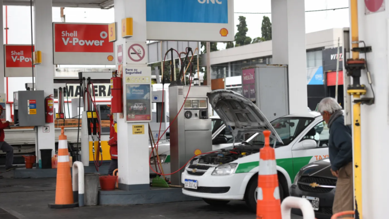 La restricción de GNC complica al transporte en La Plata