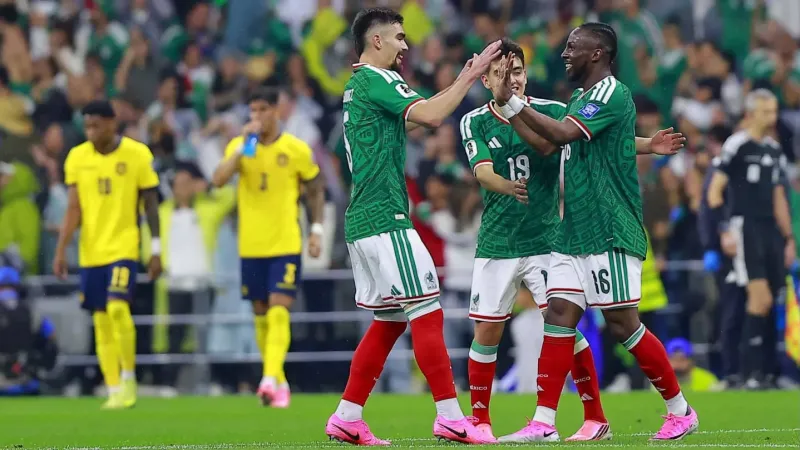 México derrotó a Ecuador en el Azteca y paso a octavos