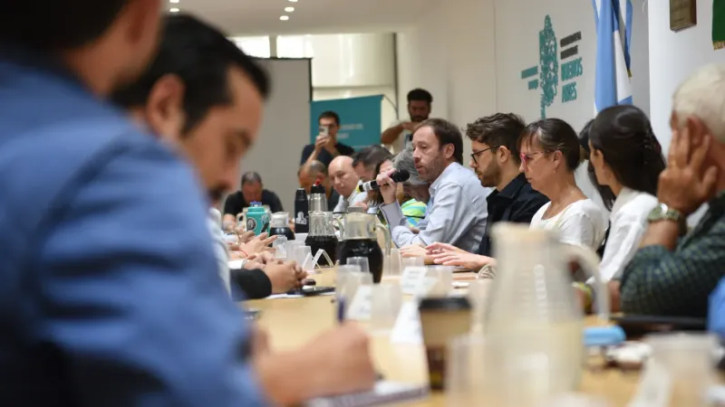 La Provincia acordó un aumento salarial del 7% para docentes y estatales