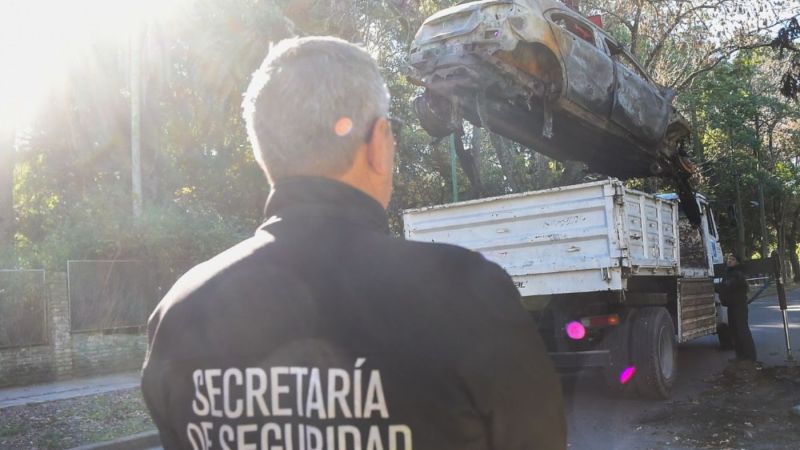 Ya retiraron más de 2.400 vehículos abandonados en La Plata y avanza el plan de compactación