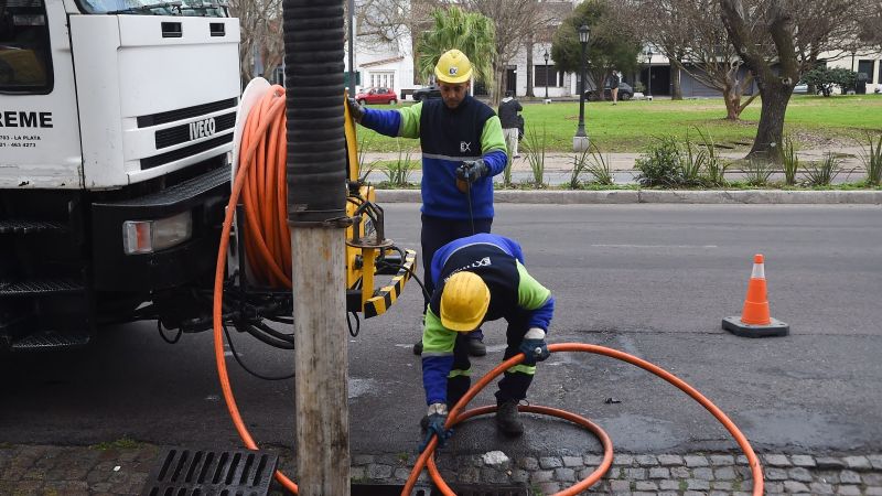 Con camiones vactor, el Municipio extiende un amplio operativo de limpieza del sistema pluvial
