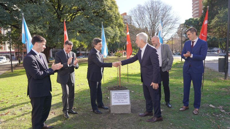 Alak y el embajador de Turquía avanzan con el laboratorio de robótica en La Plata
