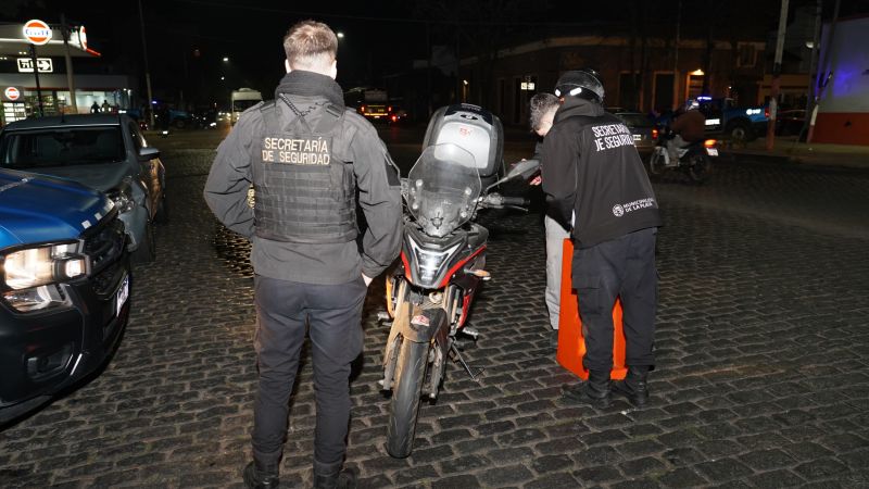 Operativos en La Plata: controlaron más de 2.000 vehículos, hubo casi 1.500 infracciones y 17 detenidos