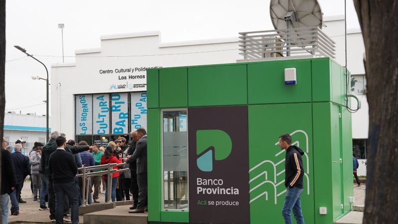 Inauguraron nuevos cajeros en Romero y Los Hornos y renovaron una sucursal del Banco Provincia