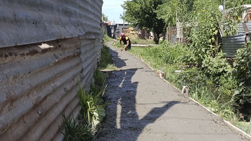 Con apoyo del CONICET construyeron veredas comunitarias en Puente de Fierro