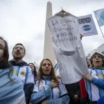 La ciencia salió a la calle contra el ajuste de Milei: protestas por los recortes al Conicet y las becas