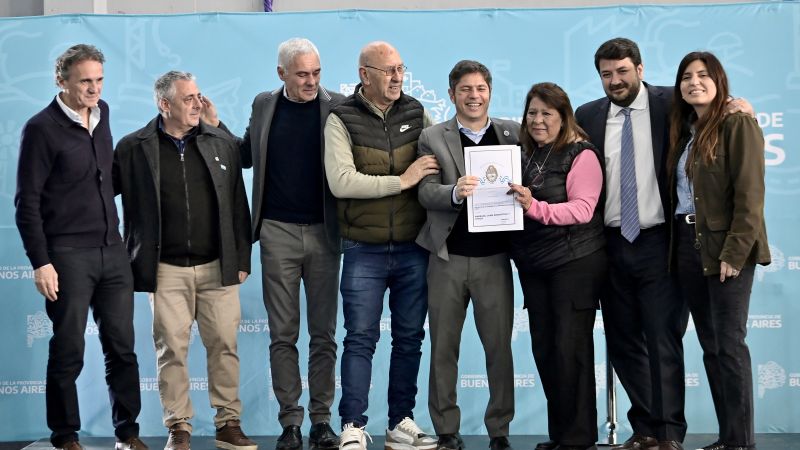 Kicillof entregó viviendas y 517 escrituras a familias de Berisso
