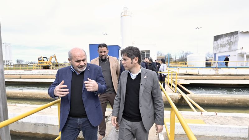 Kicillof inauguró en Ensenada la primera planta embotelladora de ABSA