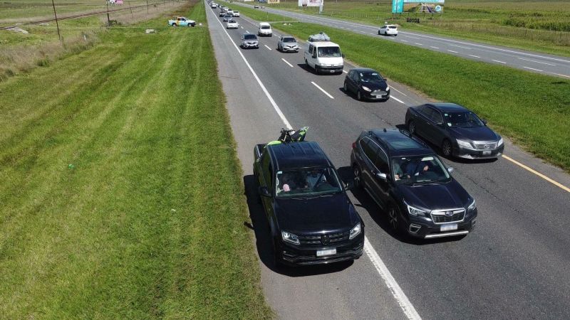 Multaron a un conductor por circular más de un kilómetro por la banquina de la Autopista La Plata-Buenos Aires