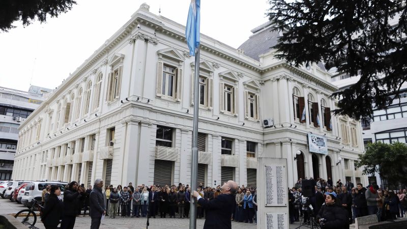 La UNLP celebró sus 121 años con un emotivo acto en los jardines del rectorado