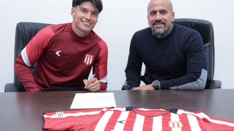 Joaquín Correa fue presentado en Estudiantes: firmó por dos años y lució la camiseta número 32