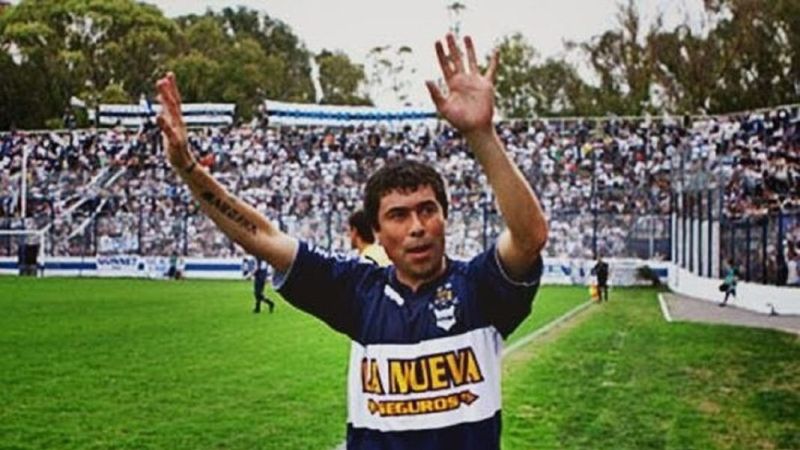Jorge San Esteban, dueño de un récord histórico en el Clásico Platense