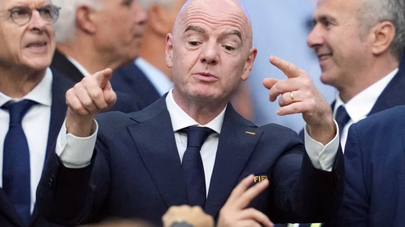 Infantino enfrenta una fuerte crisis en la FIFA tras retirar su plan para vender parte del Mundial