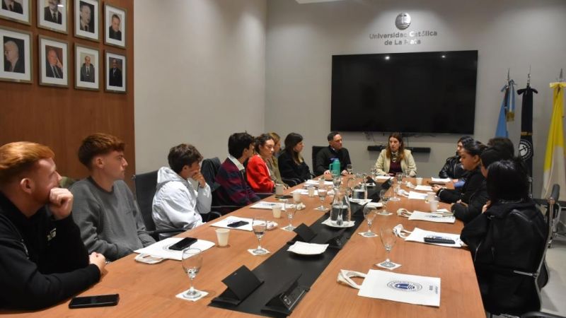 Estudiantes internacionales de la UCALP se suman a actividades de Extensión Universitaria