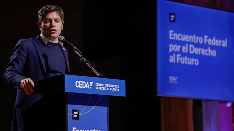 Kicillof cuestionó a Milei y pidió una estrategia nacional para aprovechar los recursos y la industria