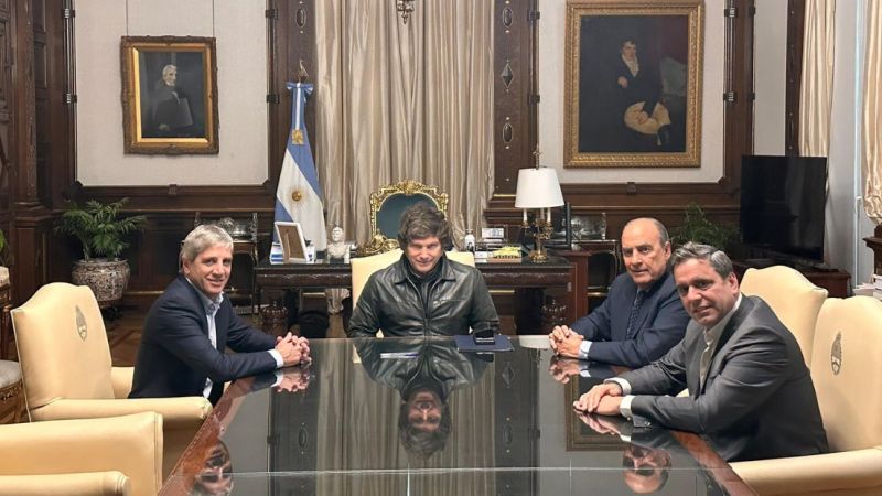 Milei reúne al Gabinete y prepara una semana con la agenda cargada