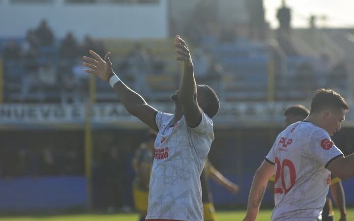 Cambaceres ganó en Campana y sumó tres puntos importantes