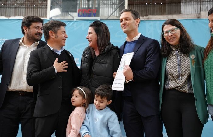 Kicillof y Batakis entregaron 789 escrituras a familias de San Vicente