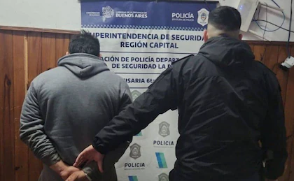 Una mujer denunció que su pareja la retuvo, le arrojó agua hirviendo e intentó incendiar su casa en La Plata