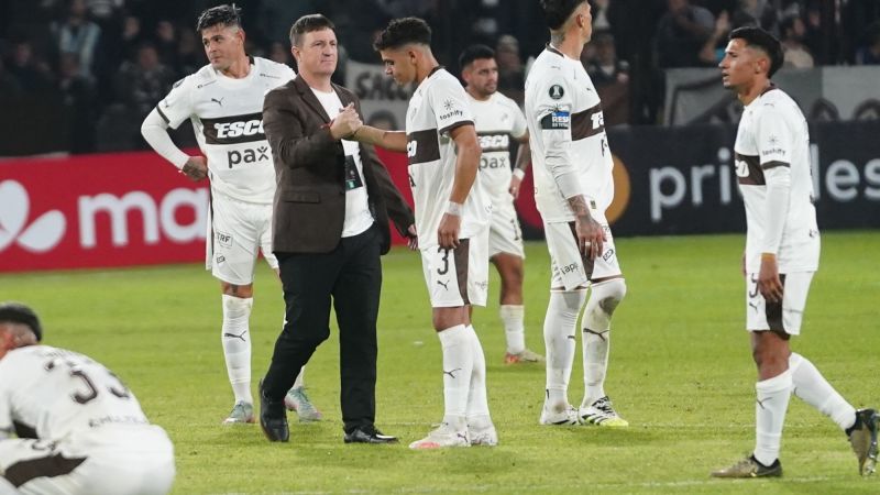 Platense se quedó sin entrenador a una semana de los octavos de final de la Copa Libertadores