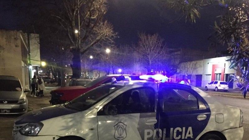 La Plata: quiso entrar a una casa por los techos y una vecina alertó a la Policía