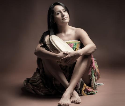 La Bruja Salguero llega a La Plata con un recorrido por sus 30 años de música