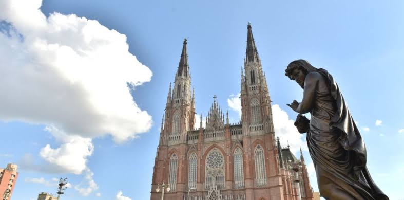 Cómo estará el tiempo este domingo en La Plata: una jornada ideal para salir y aprovechar el sol