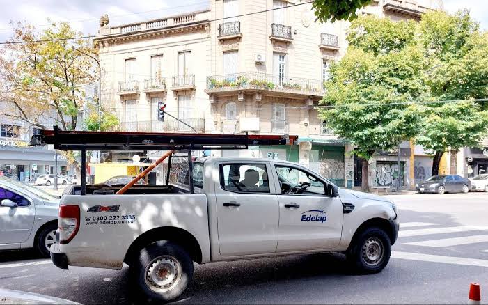 Alerta por falsos operarios de Edelap: advierten que se movilizan en una Ford EcoSport gris