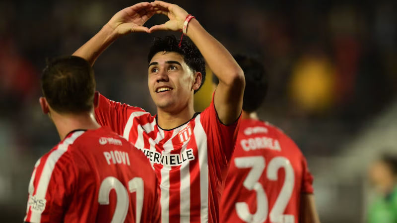 Tobio Burgos, la figura de Estudiantes que tuvo su tarde soñada en el clásico platense