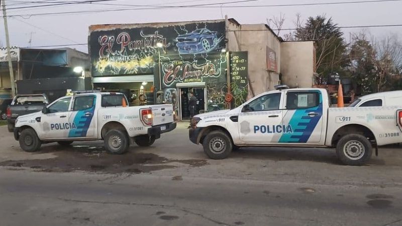 Allanaron dos gomerías en La Plata y recuperaron luminarias públicas