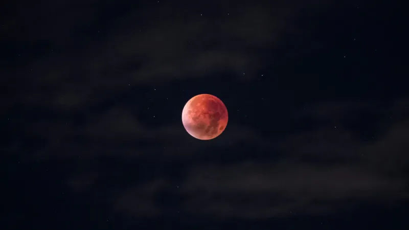 El Planetario de La Plata prepara una noche especial para ver la “Luna de Sangre”