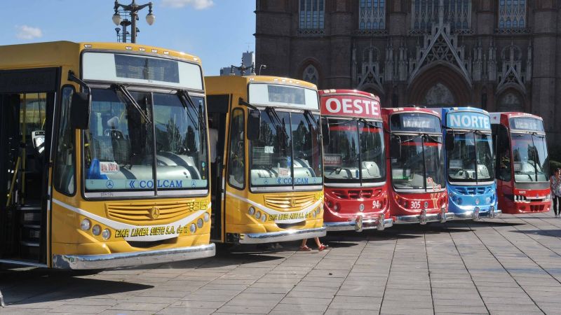 La Plata frenó la licitación del nuevo sistema de micros y hará otro llamado