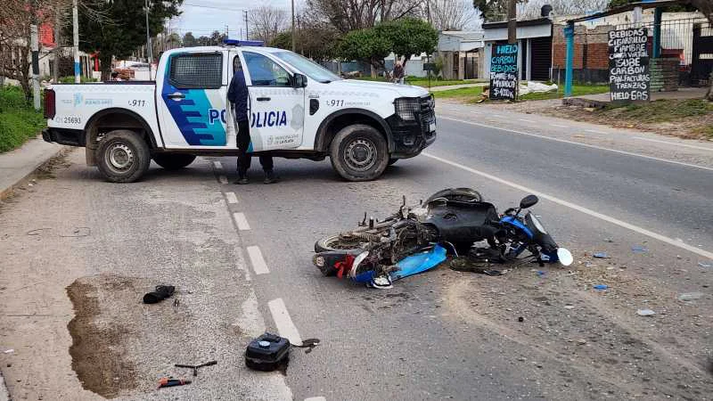 Accidente en La Plata: un motociclista de 25 años fue trasladado al Hospital Rossi