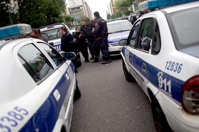 Robaron ropa de un local en pleno centro de La Plata y terminaron detenidos tras una persecución