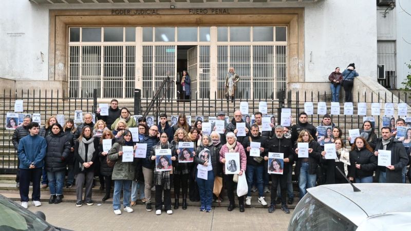 La familia de Verónica Dessio vuelve a marchar en La Plata para reclamar que se haga el juicio
