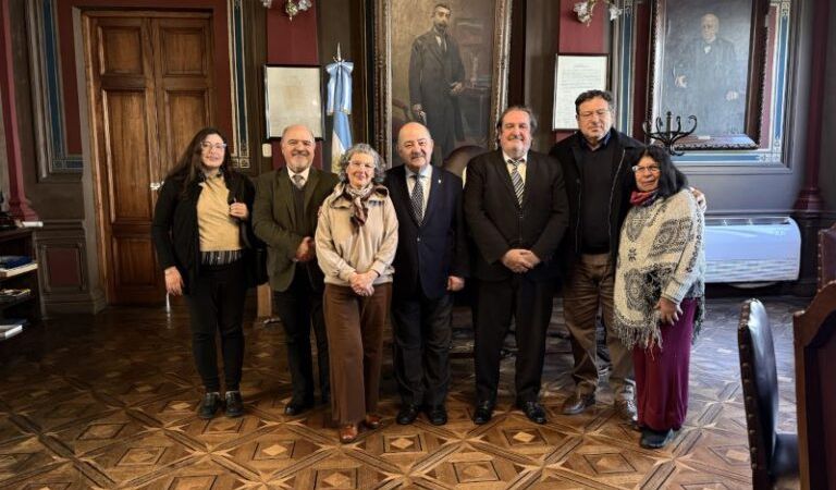 La UNLP y la SADE La Plata fortalecen su vínculo para impulsar actividades literarias y culturales