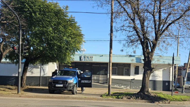 Otro ataque a una escuela de La Plata