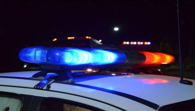 Tres delincuentes armados asaltaron a una joven en La Plata y le robaron la moto en segundos