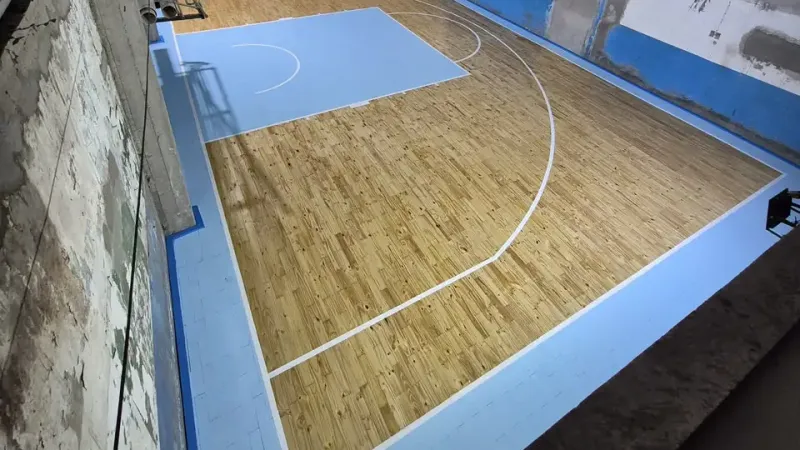 Villa San Carlos avanza con la nueva cancha de básquet para potenciar la formación en Berisso