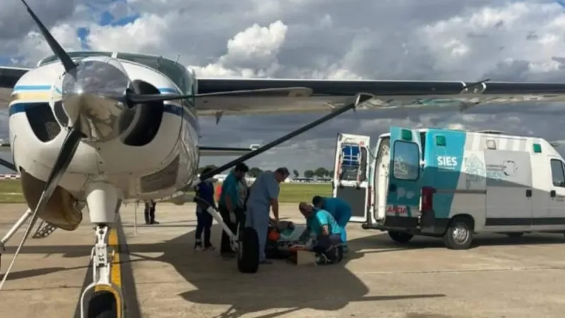 Un vuelo sanitario llegó a La Plata desde Jujuy con dos pacientes politraumatizados