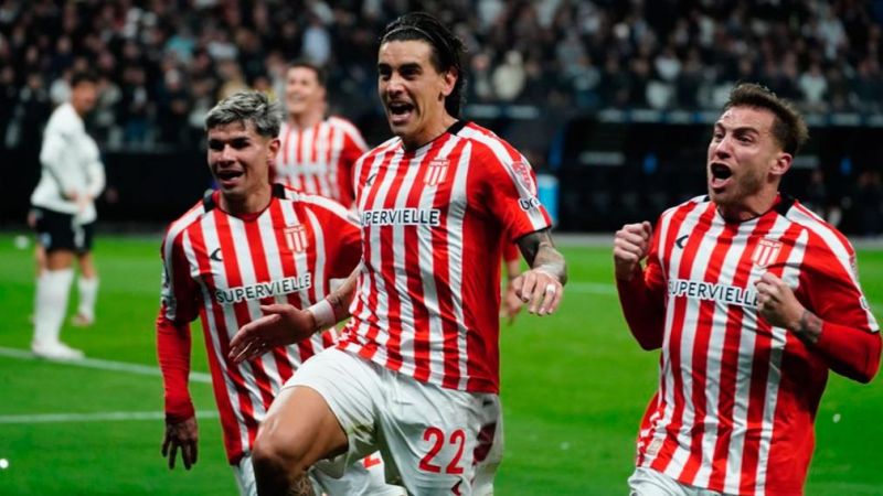 Otra noche icónica: Estudiantes venció a Corinthians y cruzó el Rubicón