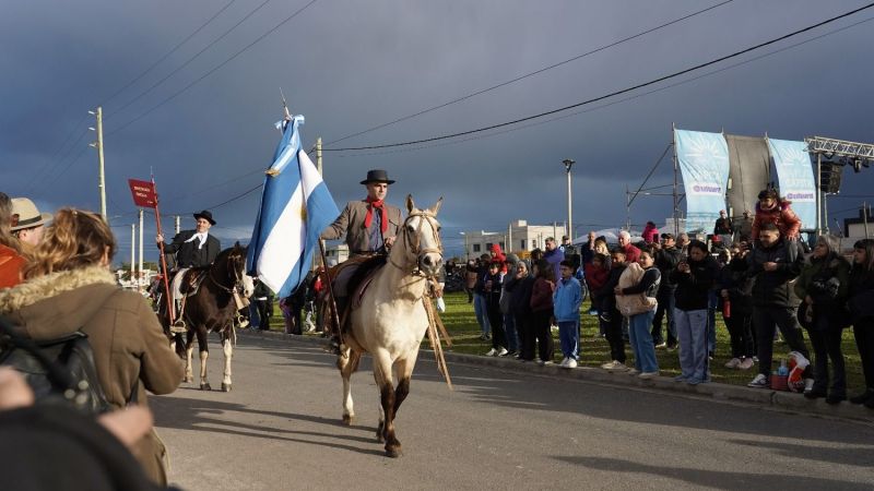 Altos de San Lorenzo festejó sus 34 años a puro desfile, sabores y música