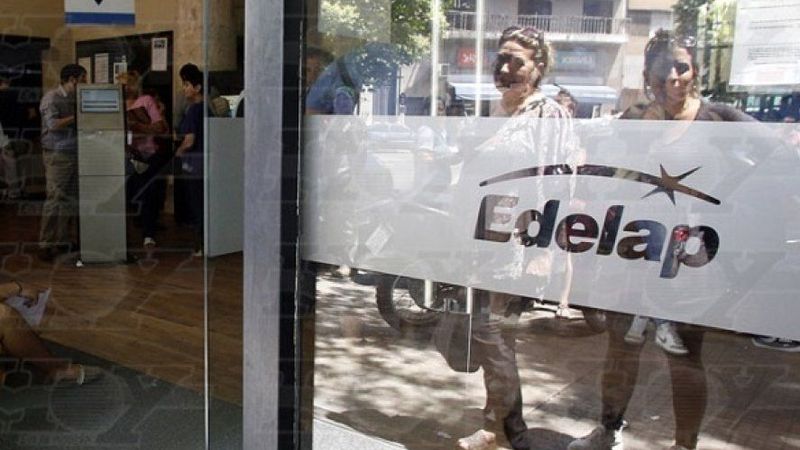 Crece el malestar de los vecinos con Edelap por nuevos cortes de luz en distintos barrios